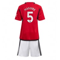 Fotballdrakt Barn Manchester United Harry Maguire #5 Hjemmedraktsett 2023-24 Kortermet (+ Korte bukser)
